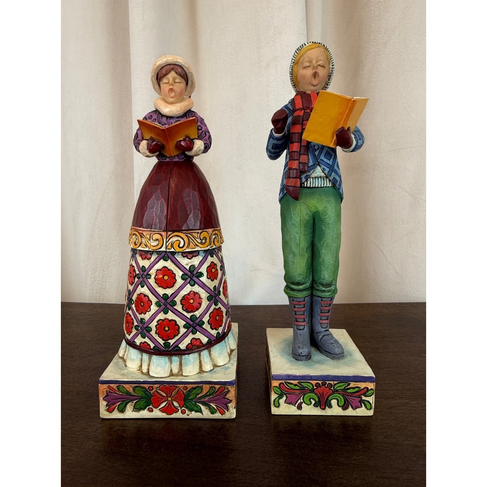 Jim Shore Heartwood Creek 2006 PAIR (2) Man & Woman Carolers 9 1/4" Tall